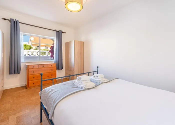 Gasthuis Guestready - Serene Escape Close To Aroeira Lissabon