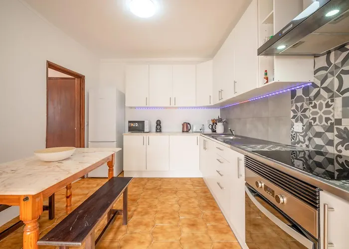 Guestready - Serene Escape Close To Aroeira Gasthuis